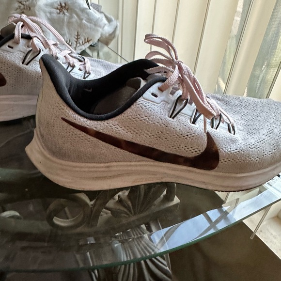 Nike - Picture 5 of 9